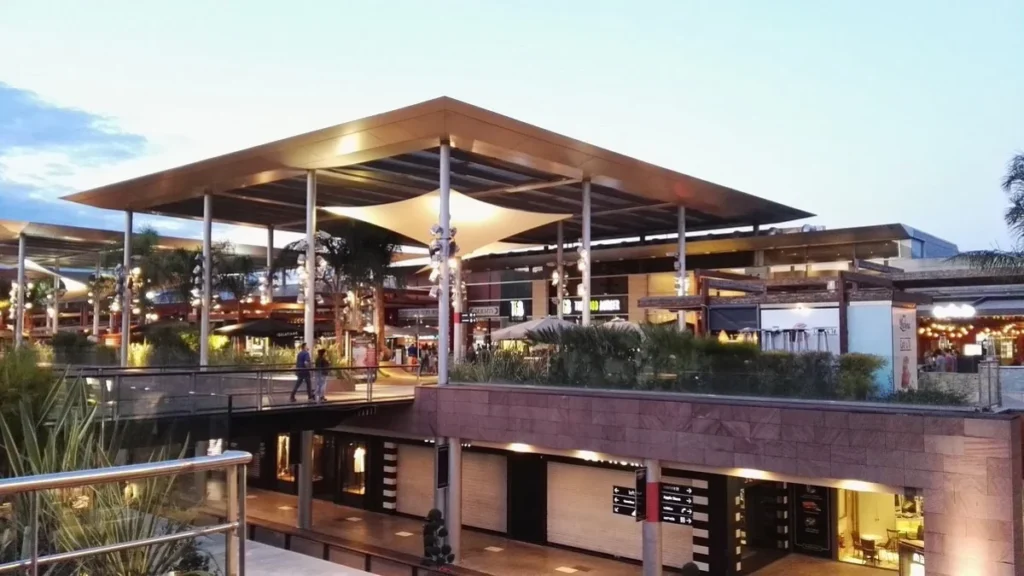 10 Biggest Shopping Centres in Europe La Maquinista (Barcelona, Spain)